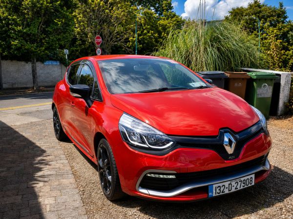 Renault Clio Hatchback, Petrol, 2013, Red