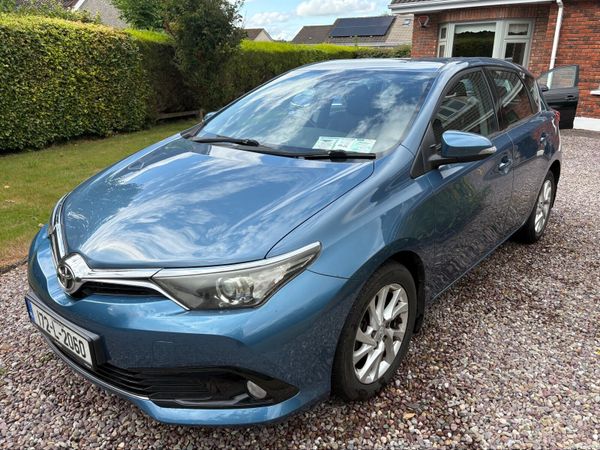 Toyota Auris Hatchback, Petrol, 2017, Blue