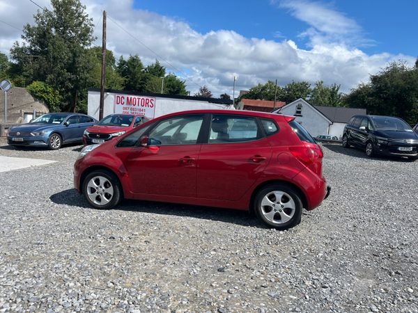 Kia Venga MPV, Petrol, 2013, Red