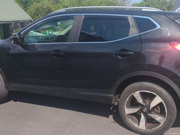 Nissan Qashqai Hatchback, Diesel, 2015, Black