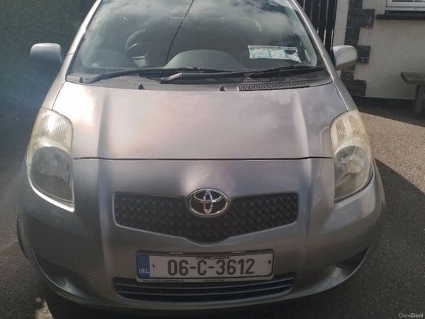 Toyota Yaris Hatchback, Petrol, 2006, Silver