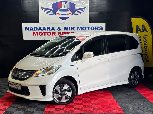 Honda Freed Hatchback, Petrol Hybrid, 2014, White