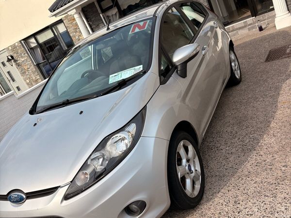 Ford Fiesta Hatchback, Petrol, 2011, Silver