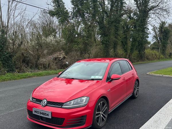Volkswagen Golf Hatchback, Diesel, 2014, Red