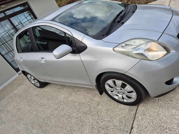Toyota Yaris Hatchback, Petrol, 2006, Silver