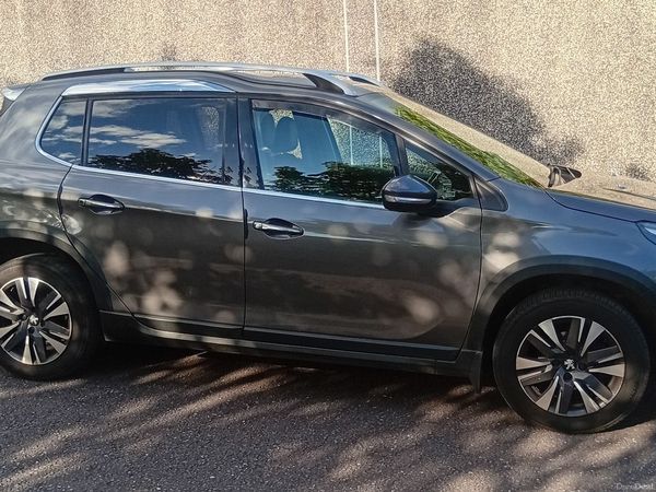 Peugeot 2008 Hatchback, Petrol, 2018, Grey