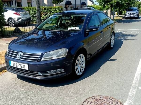 Volkswagen Passat Saloon, Diesel, 2012, Blue