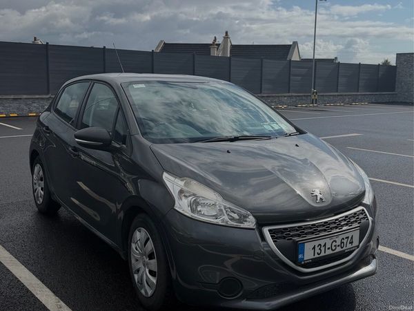 Peugeot 208 Hatchback, Petrol, 2013, Grey