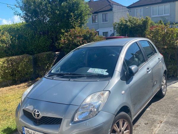 Toyota Yaris Hatchback, Petrol, 2009, Silver