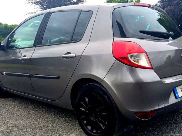 Renault Clio Hatchback, Diesel, 2011, Grey