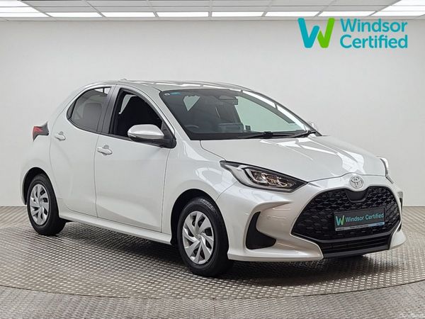 Toyota Yaris Hatchback, Petrol Hybrid, 2024, White