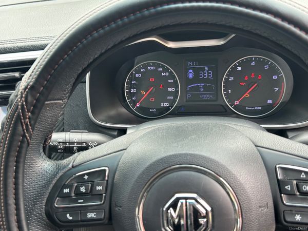 MG ZS Hatchback, Petrol, 2023, White