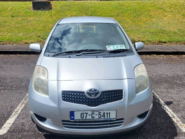 Toyota Yaris Hatchback, Petrol, 2007, Silver