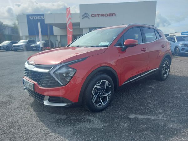 Kia Sportage MPV, Diesel Hybrid, 2023, Red