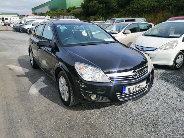 Opel Astra Hatchback, Petrol, 2010, Black