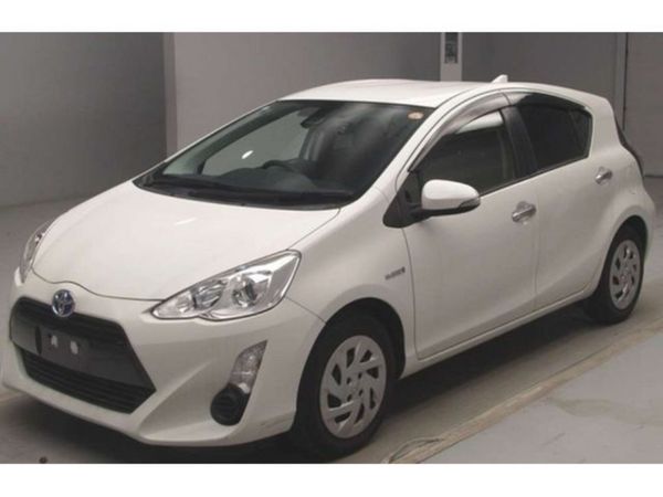 Toyota Aqua Hatchback, Petrol Hybrid, 2017, White