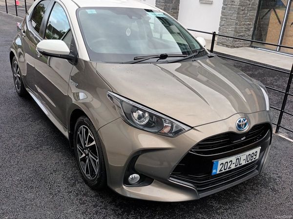 Toyota Yaris Hatchback, Petrol Hybrid, 2020, Green