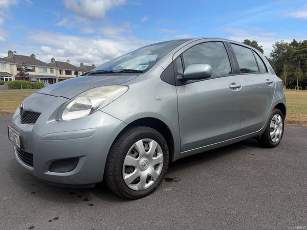 Toyota Yaris Hatchback, Petrol, 2010, Silver
