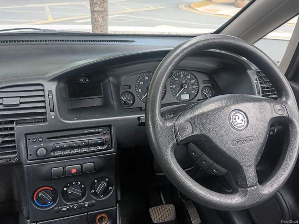 Vauxhall Zafira MPV, Petrol, 2005, Silver