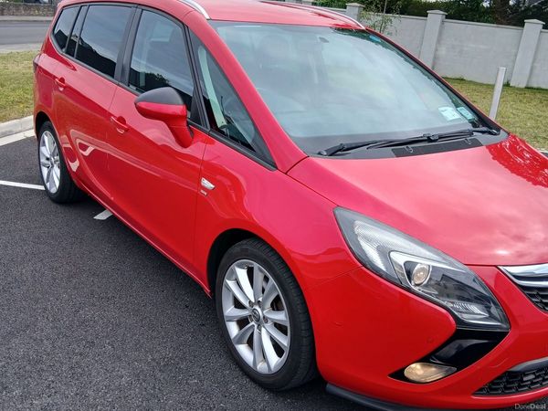 Vauxhall Zafira MPV, Diesel, 2015, Red