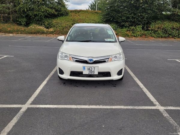 Toyota Corolla Saloon, Petrol Hybrid, 2014, White