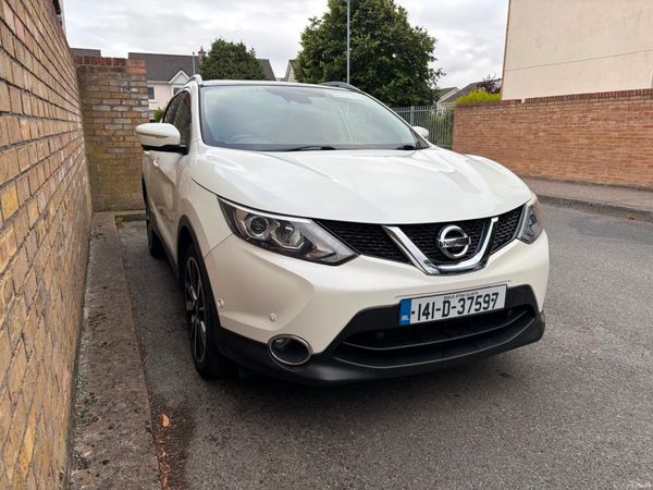 Nissan Qashqai Hatchback, Petrol, 2014, White