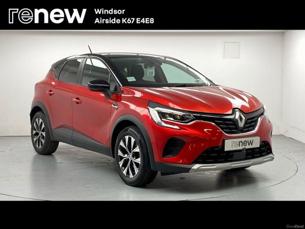 Renault Captur Hatchback, Petrol, 2022, Red