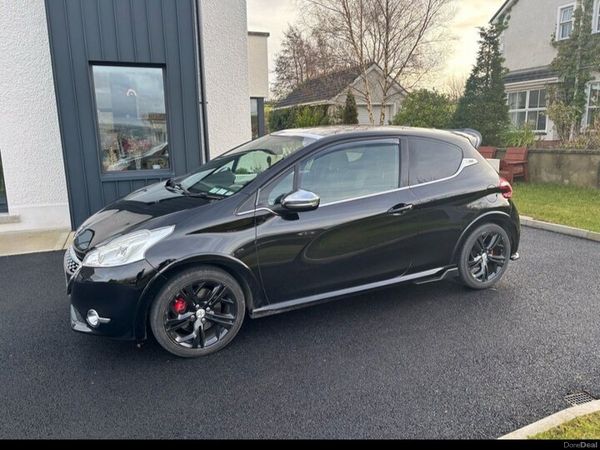 Peugeot 208 Hatchback, Petrol, 2014, Black