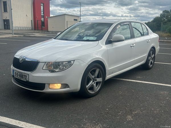 Skoda Superb Hatchback, Diesel, 2011, White