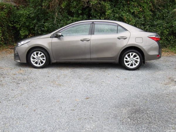 Toyota Corolla Saloon, Diesel, 2017, Grey