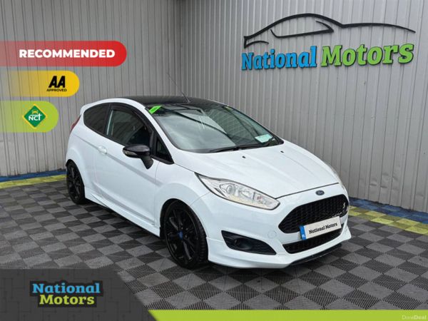 Ford Fiesta Hatchback, Petrol, 2015, White