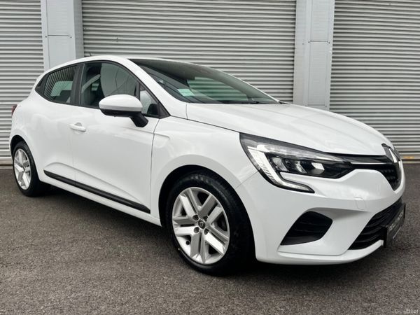 Renault Clio Hatchback, Petrol, 2022, White
