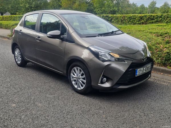 Toyota Yaris Hatchback, Petrol, 2017, Grey