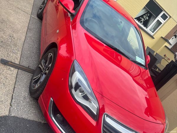 Opel Insignia Saloon, Diesel, 2016, Red