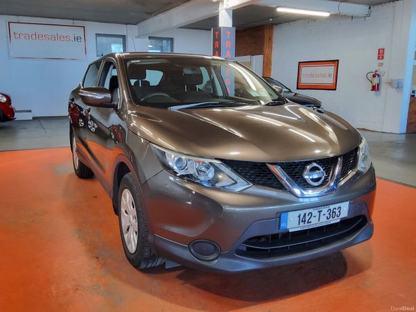 Nissan Qashqai Hatchback, Diesel, 2014, Brown