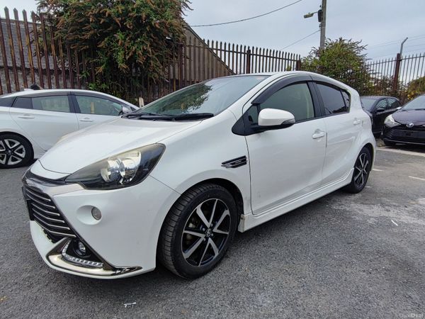 Toyota Aqua Hatchback, Petrol Hybrid, 2015, White