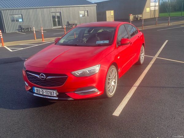 Opel Insignia Hatchback, Diesel, 2018, Red
