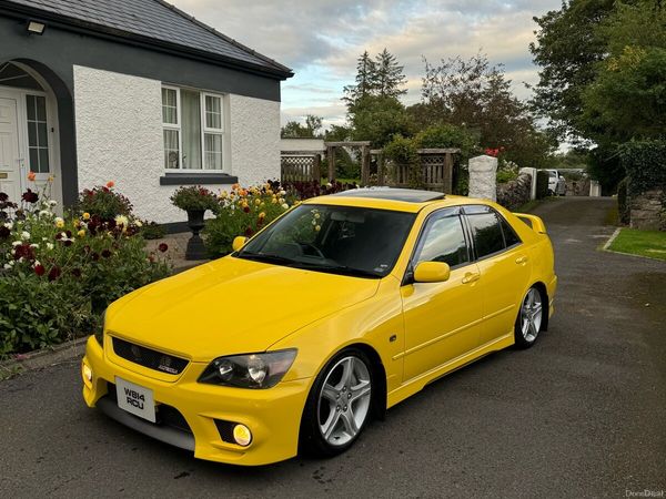 Toyota Altezza Saloon, Petrol, 2000, Yellow