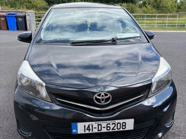 Toyota Yaris Hatchback, Petrol, 2014, Black