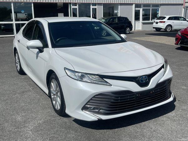 Toyota Camry Saloon, Petrol Hybrid, 2018, White