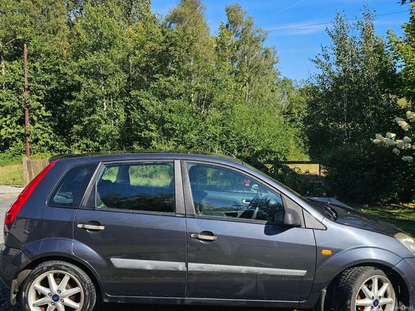 Ford Fiesta Hatchback, Petrol, 2006, Silver