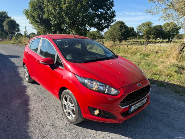 Ford Fiesta Hatchback, Petrol, 2017, Red