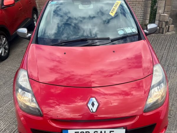 Renault Clio Hatchback, Diesel, 2012, Red