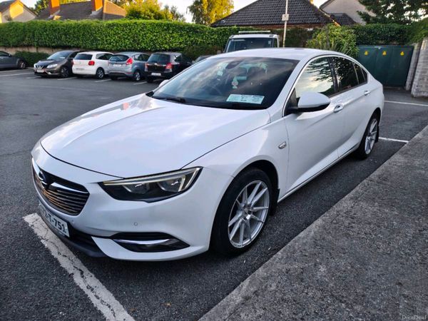 Opel Insignia Hatchback, Diesel, 2017, White