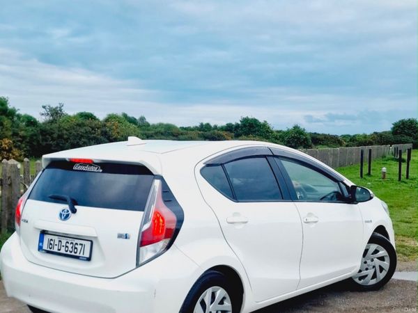 Toyota Aqua Hatchback, Petrol Hybrid, 2016, White