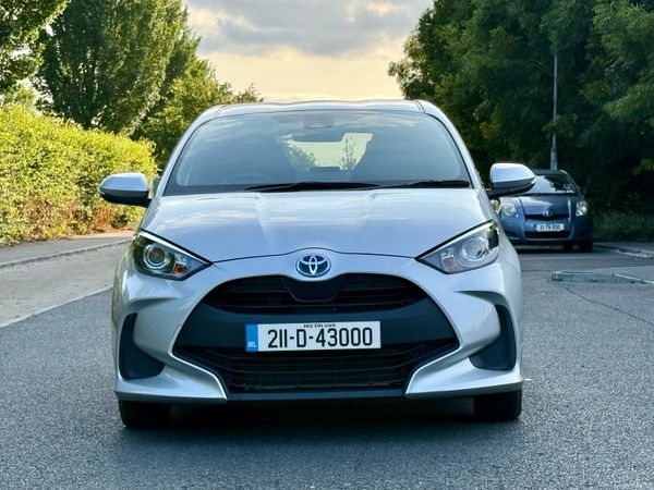 Toyota Yaris Hatchback, Petrol Hybrid, 2021, Silver
