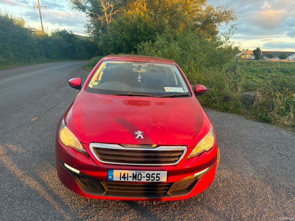 Peugeot 308 Hatchback, Diesel, 2014, Red