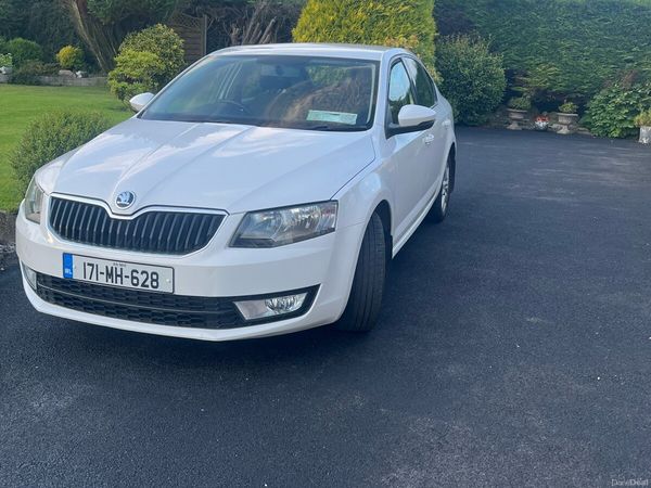 Skoda Octavia Saloon, Diesel, 2017, White