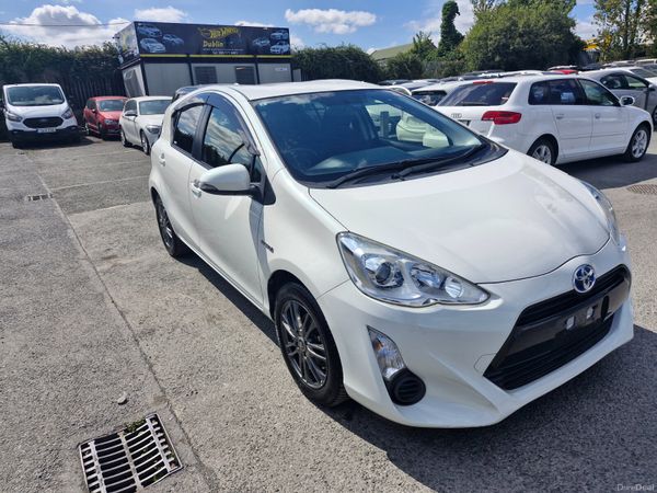 Toyota Aqua Hatchback, Petrol Hybrid, 2015, White