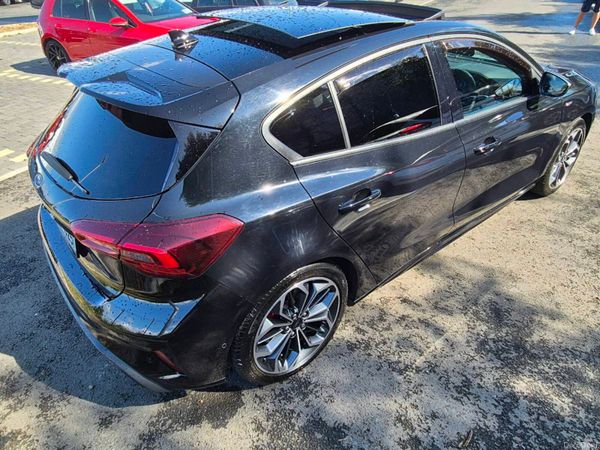 Ford Focus Hatchback, Petrol, 2023, Black